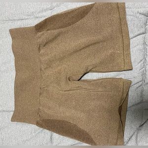 NWOT MOCHA CONTOUR SEAMLESS SHORTS